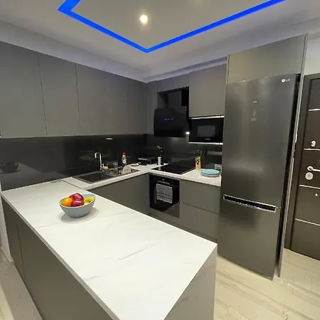 Luxury 3 Bedroom In Center شقة Kiáton