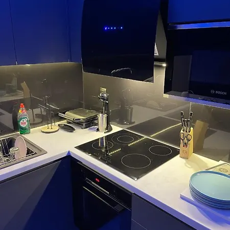 Luxury 3 Bedroom In Center *