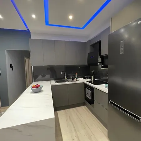Luxury 3 Bedroom In Center شقة Kiáton