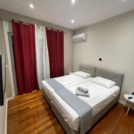 Апартаменты Luxury 3 Bedroom In Center Кьятон