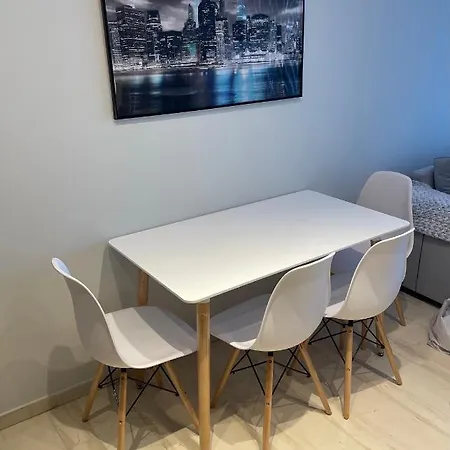 Luxury 3 Bedroom In Center Кьятон