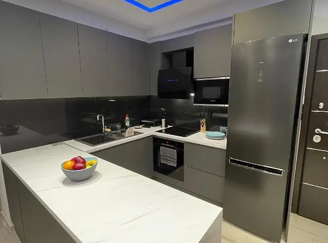 Luxury 3 Bedroom In Center Апартаменты Кьятон