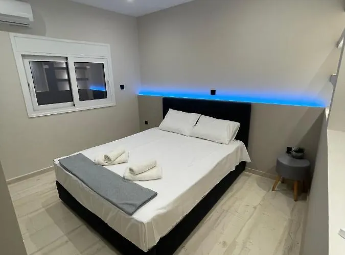 Апартаменты Luxury 3 Bedroom In Center Кьятон