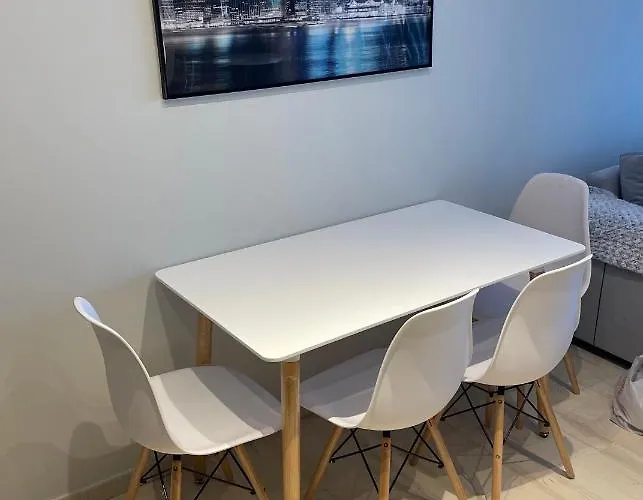 Luxury 3 Bedroom In Center Кьятон